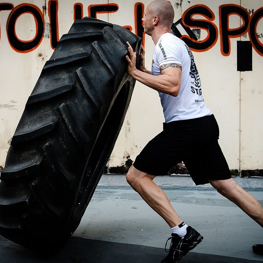 tyre flipping, hardcore training, crossfit-2141109.jpg